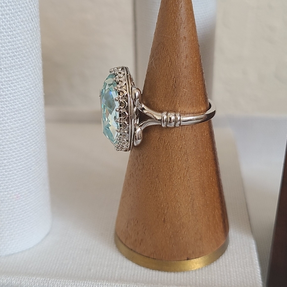 Silver and Swarovski light blue crystal ring. Only worn once! - Picture 13 of 15